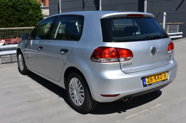 Volkswagen Golf (2010) thumbnail 3