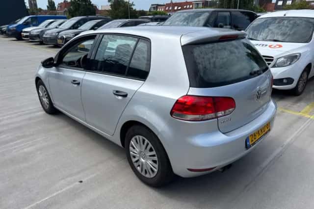Volkswagen Golf (2010) thumbnail 3