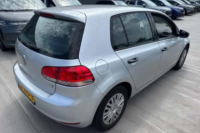 Volkswagen Golf (2010) thumbnail 4