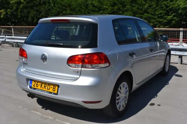 Volkswagen Golf (2010) thumbnail 4