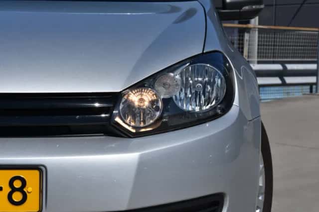 Volkswagen Golf (2010) thumbnail 5