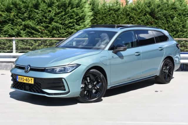 Volkswagen Passat (2025) thumbnail 1