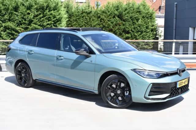 Volkswagen Passat (2025) thumbnail 2
