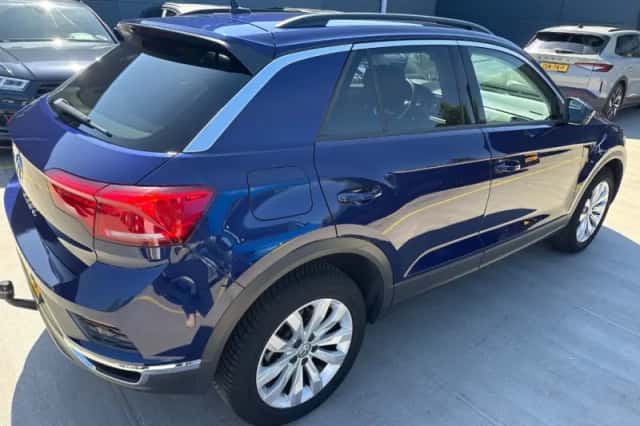 Volkswagen T-Roc (2020) thumbnail 2
