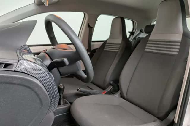 Volkswagen Up! (2019) thumbnail 6