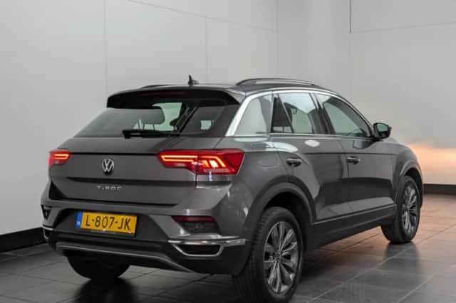Volkswagen T-Roc (2021) thumbnail 2