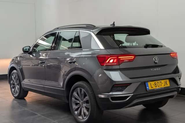 Volkswagen T-Roc (2021) thumbnail 3