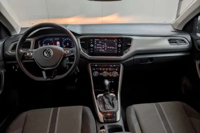 Volkswagen T-Roc (2021) thumbnail 4