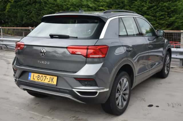 Volkswagen T-Roc (2021) thumbnail 4