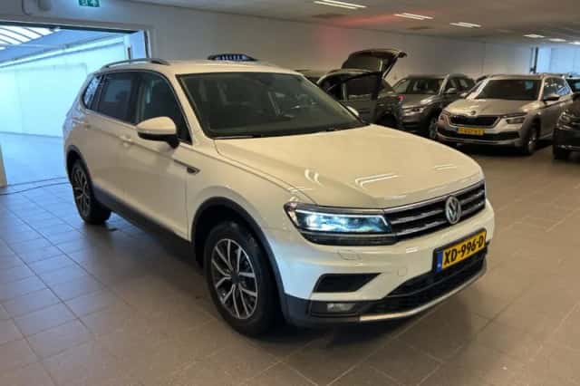 Volkswagen Tiguan (2018) thumbnail 1