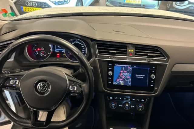 Volkswagen Tiguan (2018) thumbnail 4