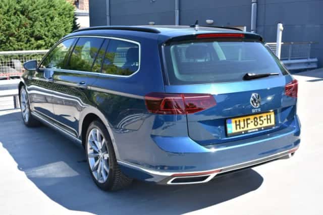 Volkswagen Passat (2021) thumbnail 3