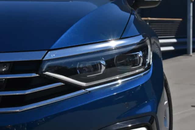 Volkswagen Passat (2021) thumbnail 5