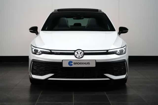 Volkswagen Golf (2025) thumbnail 2
