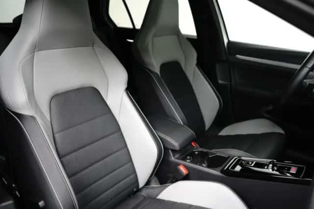 Volkswagen Golf (2025) thumbnail 6