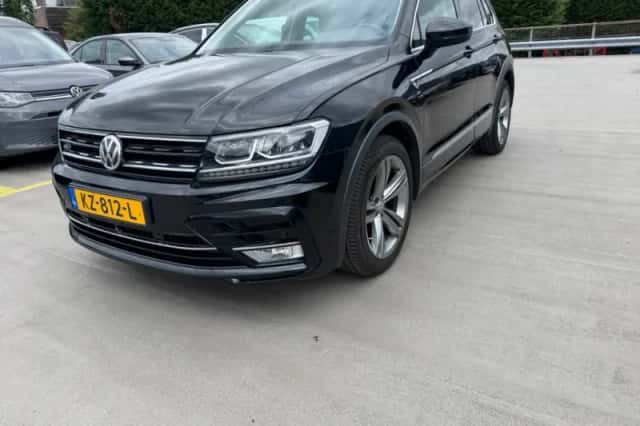 Volkswagen Tiguan (2017) thumbnail 2