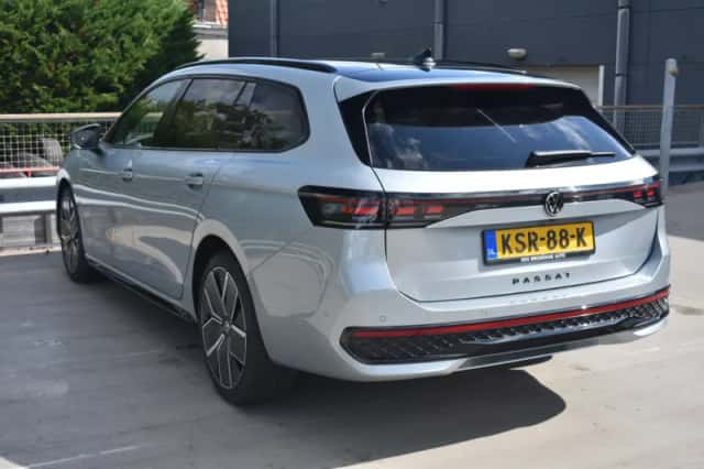 Volkswagen Passat (2025) thumbnail 3