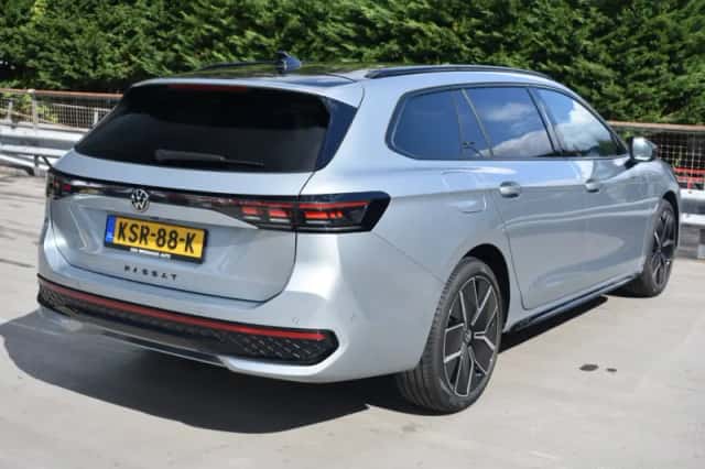 Volkswagen Passat (2025) thumbnail 4