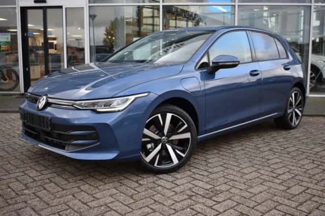 Volkswagen Golf (2025) thumbnail 1