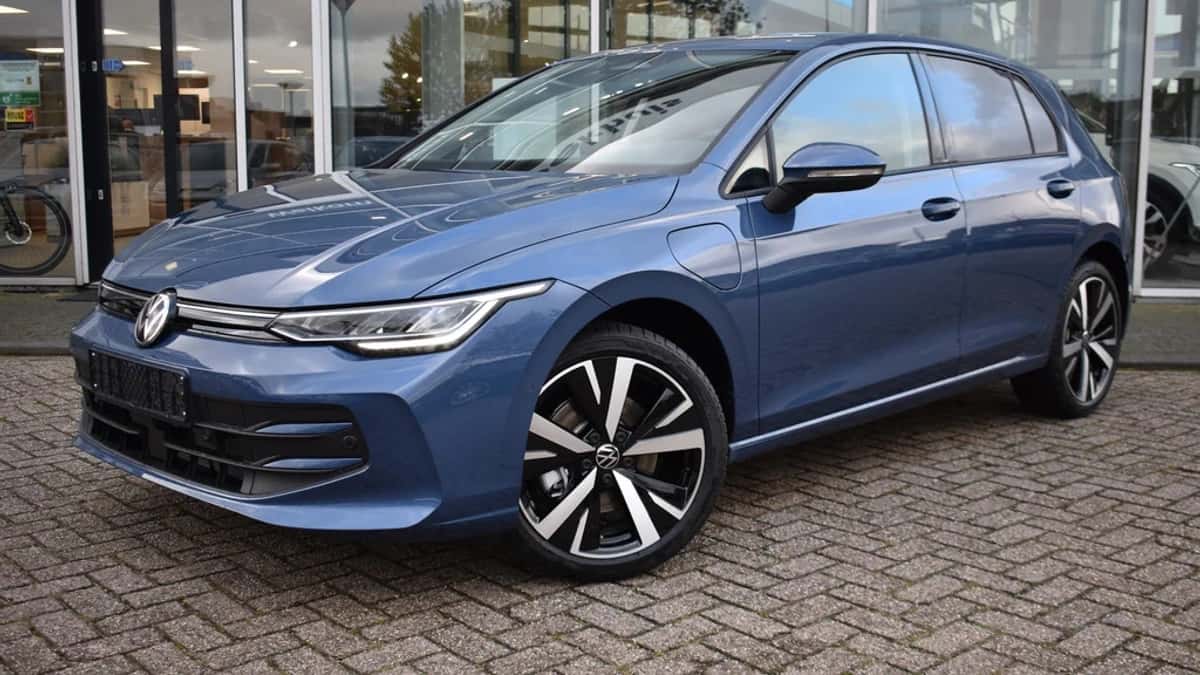 Volkswagen Golf (2025) — foto 1