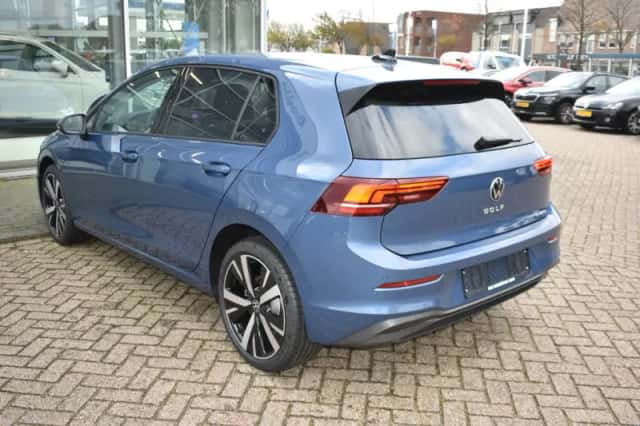 Volkswagen Golf (2025) thumbnail 3