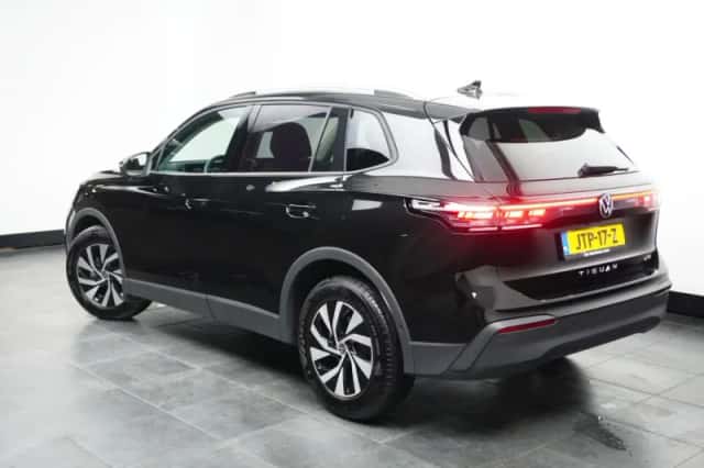 Volkswagen Tiguan (2025) thumbnail 3