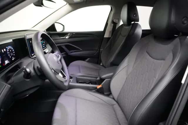 Volkswagen Tiguan (2025) thumbnail 6