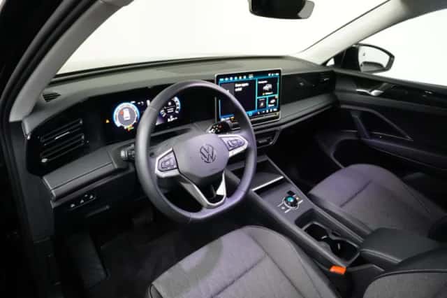 Volkswagen Tiguan (2025) thumbnail 8