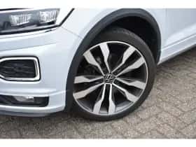 Volkswagen T-Roc (2021) thumbnail 2