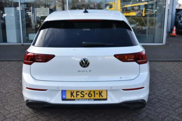 Volkswagen Golf (2026) thumbnail 4