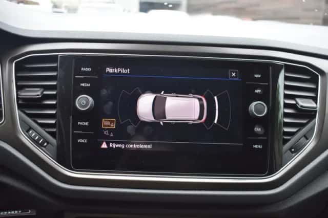 Volkswagen T-Roc (2018) thumbnail 12