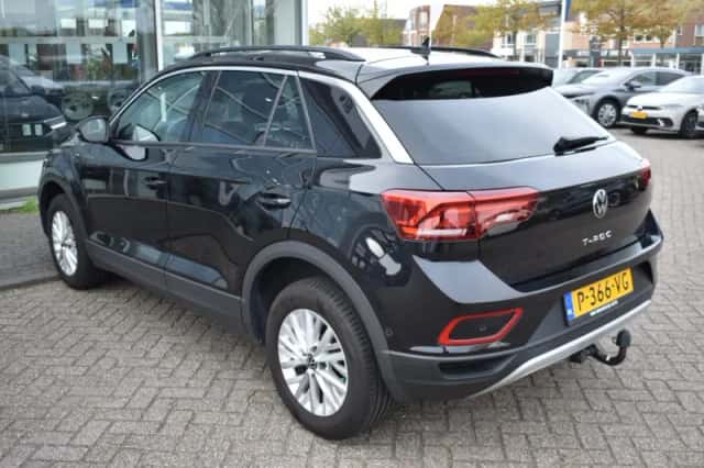 Volkswagen T-Roc (2022) thumbnail 3
