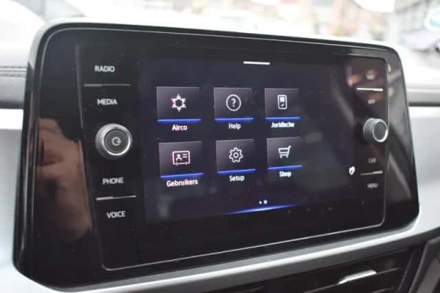 Volkswagen T-Roc (2022) thumbnail 23