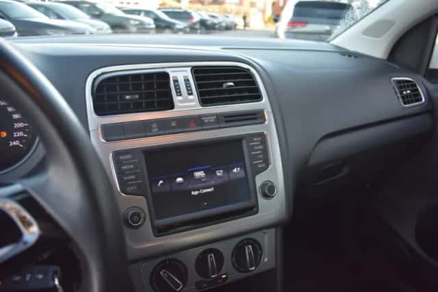 Volkswagen Polo (2017) thumbnail 13