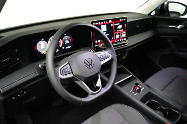 Volkswagen Tiguan (2025) thumbnail 18