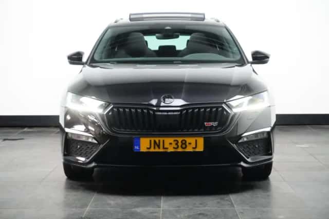 Škoda Octavia (2022) thumbnail 2
