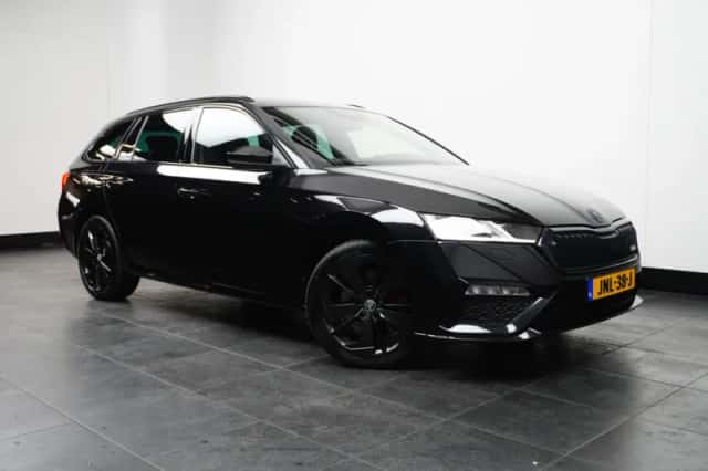 Škoda Octavia (2022) thumbnail 3