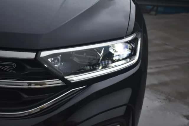 Volkswagen T-Roc (2025) thumbnail 5