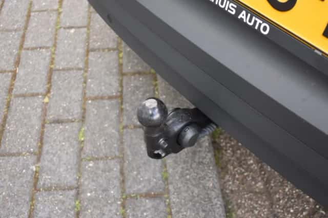 Volkswagen ID.4 (2025) thumbnail 6