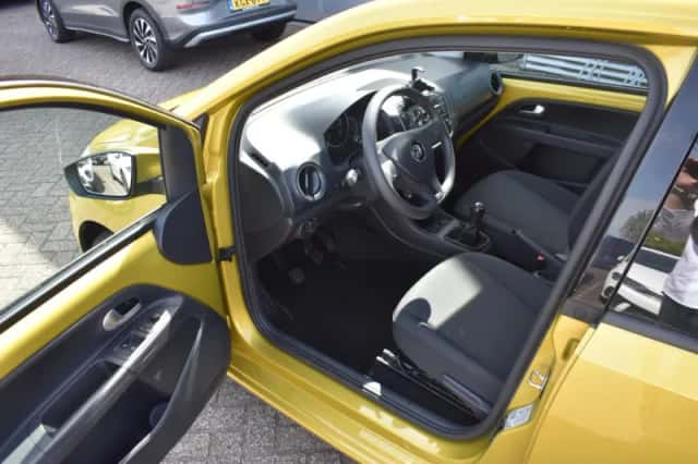Volkswagen Up! (2018) thumbnail 11