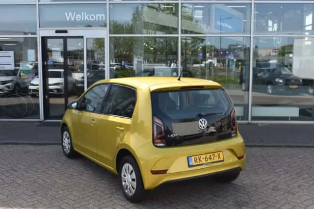 Volkswagen Up! (2018) thumbnail 3