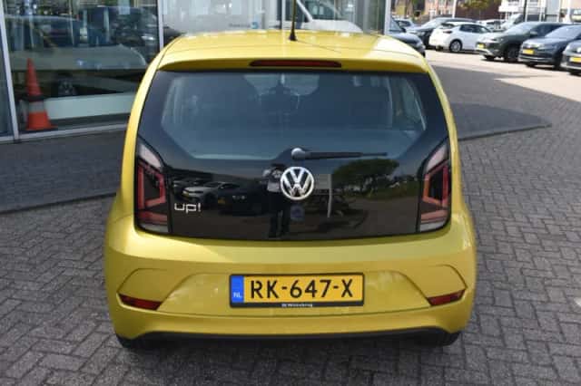 Volkswagen Up! (2018) thumbnail 6