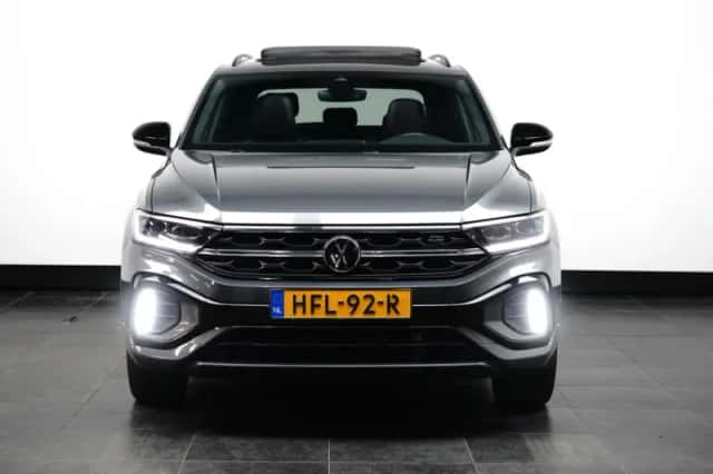 Volkswagen T-Roc (2024) thumbnail 2
