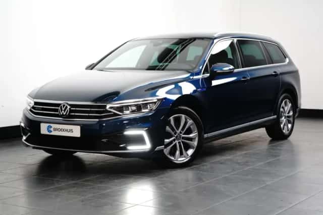 Volkswagen Passat (2022) thumbnail 1