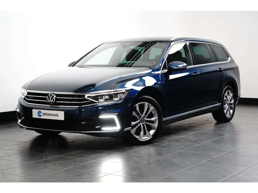 Volkswagen Passat (2022) — foto 1