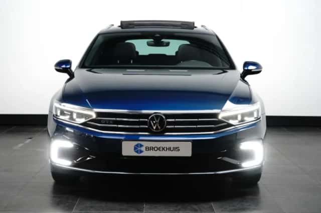 Volkswagen Passat (2022) thumbnail 2