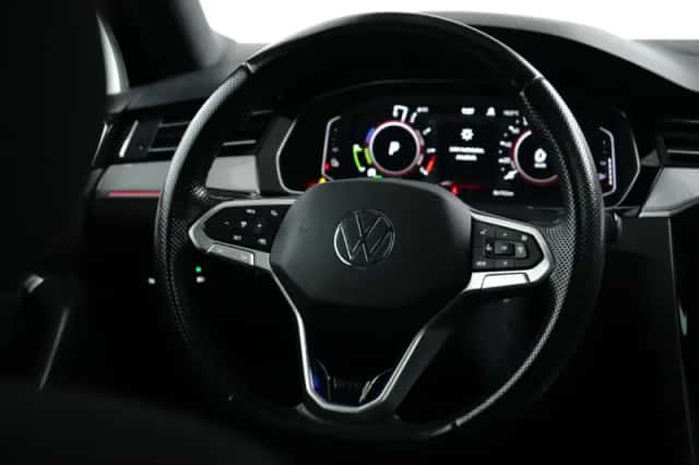 Volkswagen Passat (2022) thumbnail 11