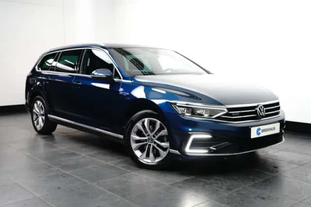 Volkswagen Passat (2022) thumbnail 3