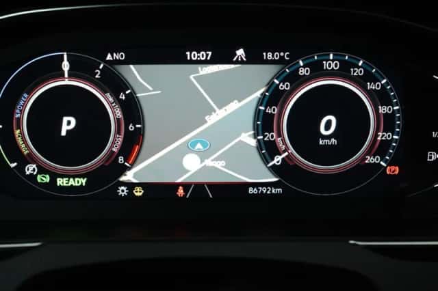 Volkswagen Passat (2022) thumbnail 24
