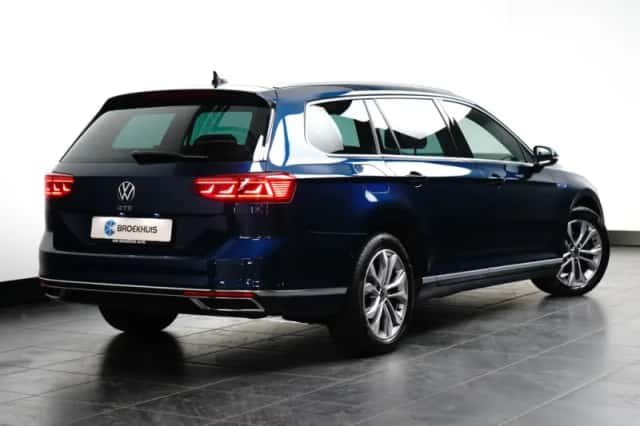 Volkswagen Passat (2022) thumbnail 4